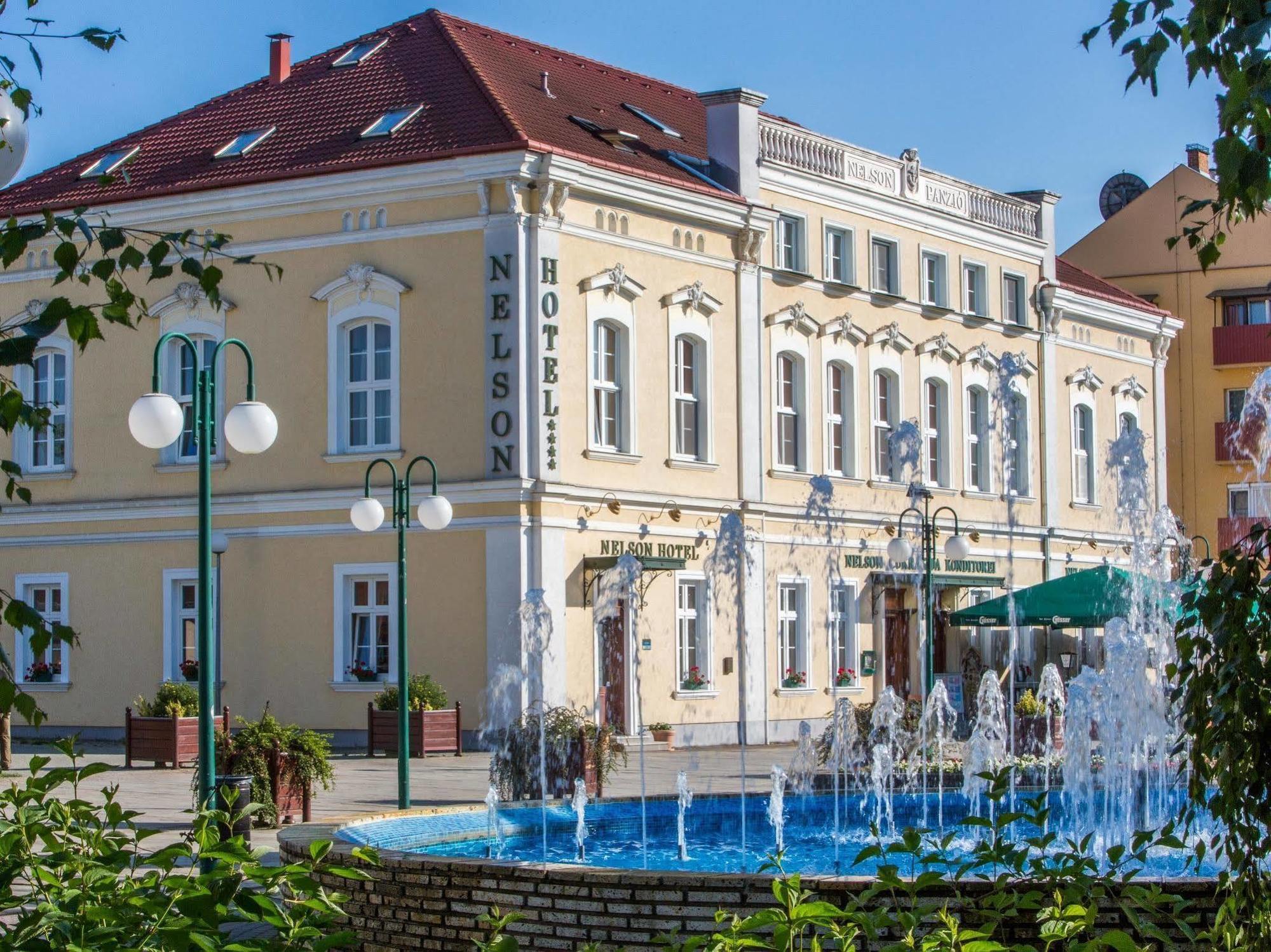 Nelson Hotel Гайдусобосло Екстер'єр фото