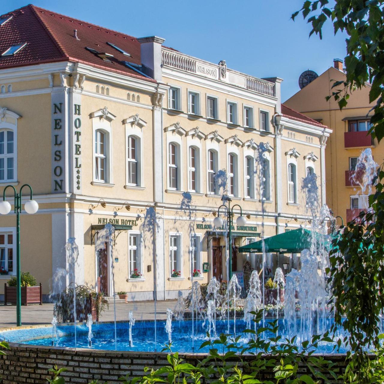 Nelson Hotel Гайдусобосло Екстер'єр фото