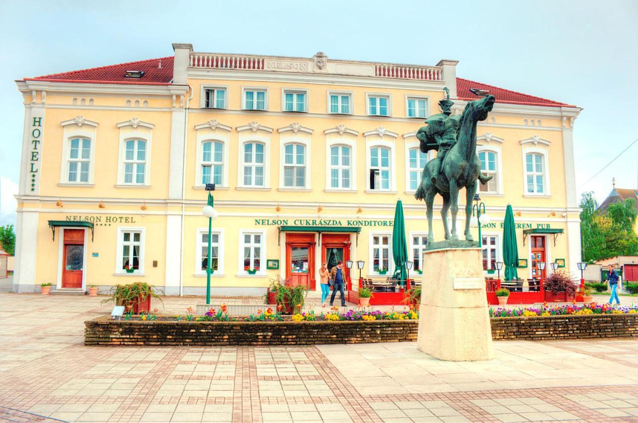Nelson Hotel Гайдусобосло Екстер'єр фото