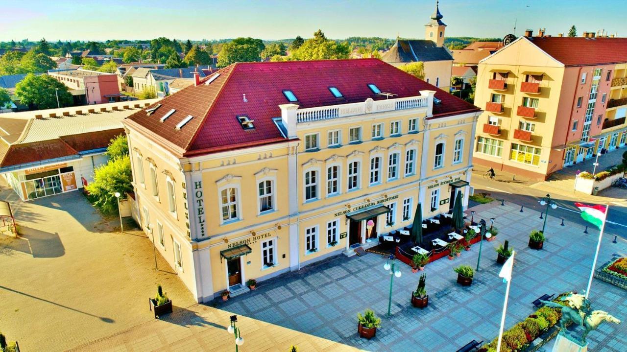 Nelson Hotel Гайдусобосло Екстер'єр фото