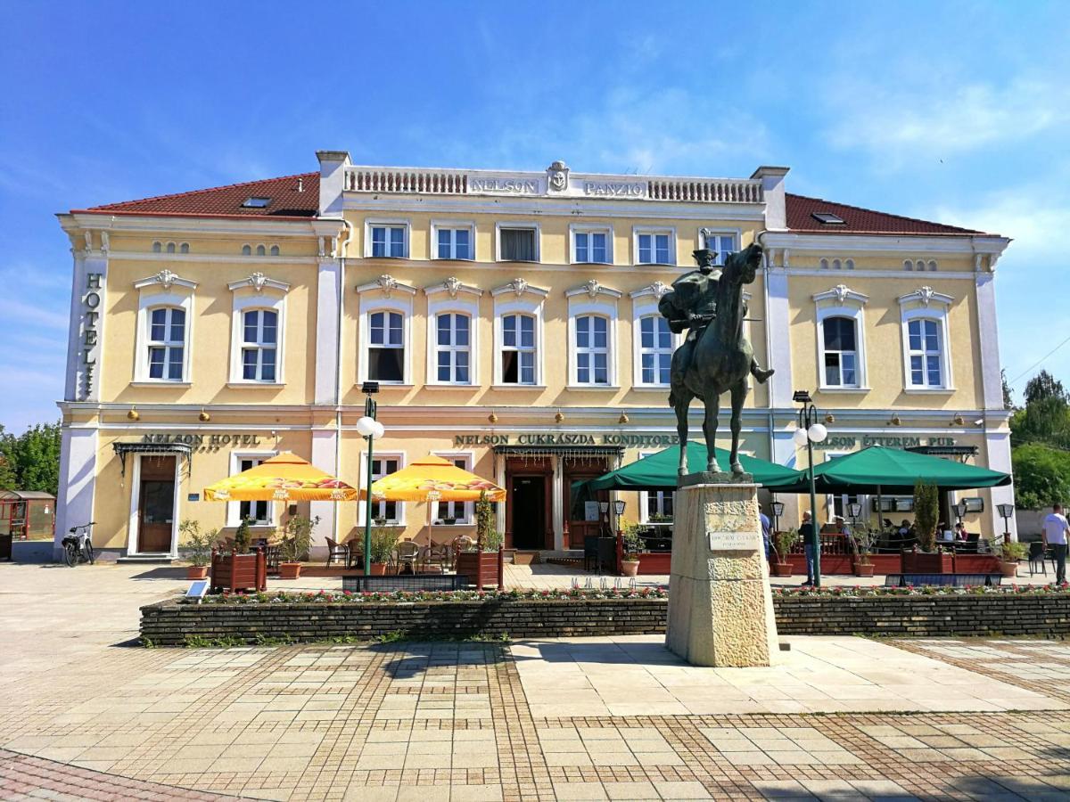 Nelson Hotel Гайдусобосло Екстер'єр фото